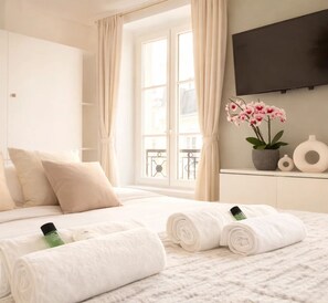 Studio, City View | View from room - 1586 Hauteville (Paris)