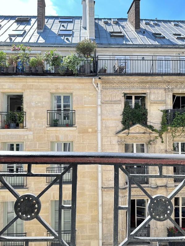 View from property - 1586 Hauteville (Paris)