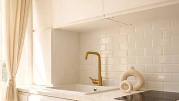 Studio - utsikt mot staden | Eget kök | MinikylskÄp, mikrovÄgsugn, spishÀll och espressobryggare