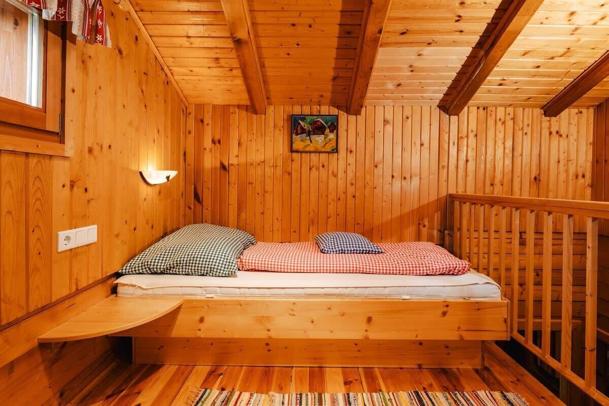 10 slaapkamers, een strijkplank/strijkijzer, wifi, beddengoed