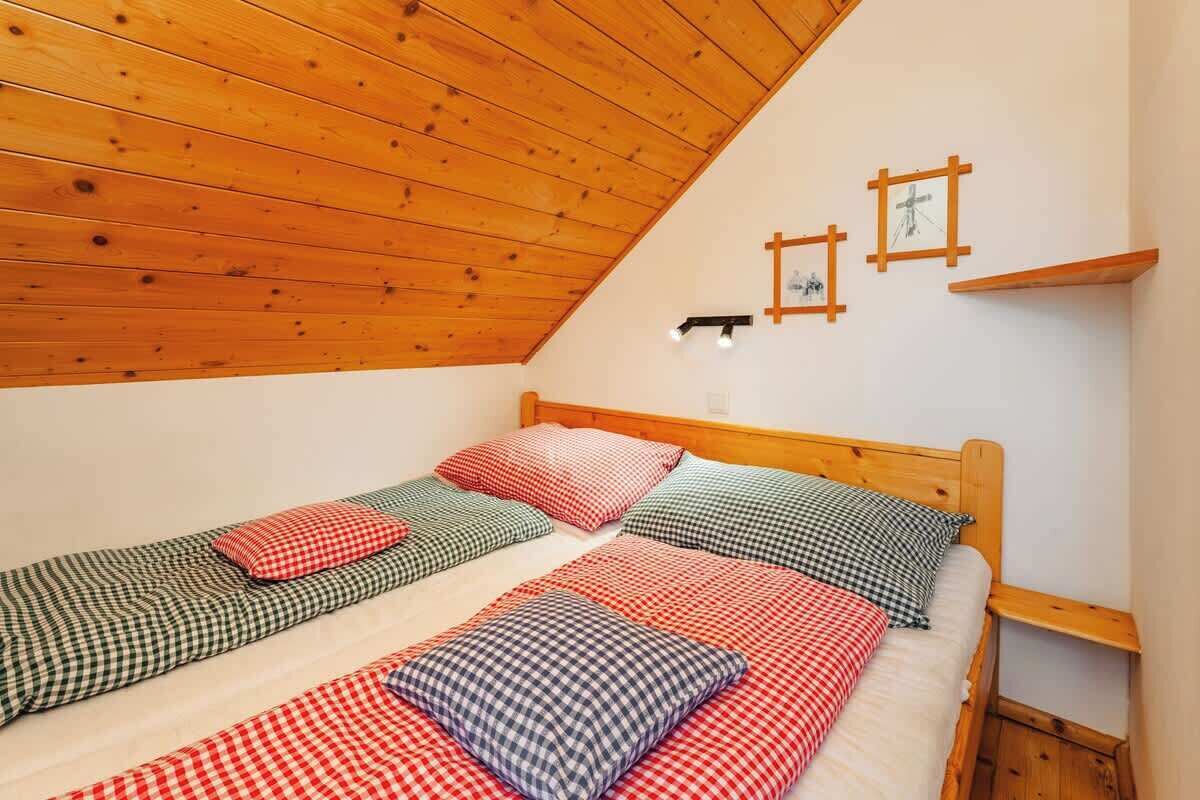 2 Schlafzimmer, Schreibtisch, Bügeleisen/Bügelbrett, WLAN