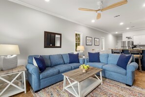 TV, offices - Shared Pool | Near Gruene Hall & Schlitterbahn (New Braunfels)