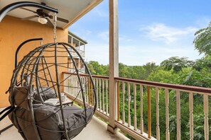 Property grounds - Shared Pool | Near Gruene Hall & Schlitterbahn (New Braunfels)