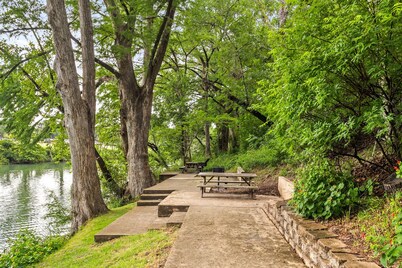 Shared Pool | Near Gruene Hall & Schlitterbahn