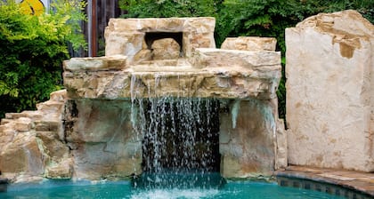 Shared Pool | Near Gruene Hall & Schlitterbahn