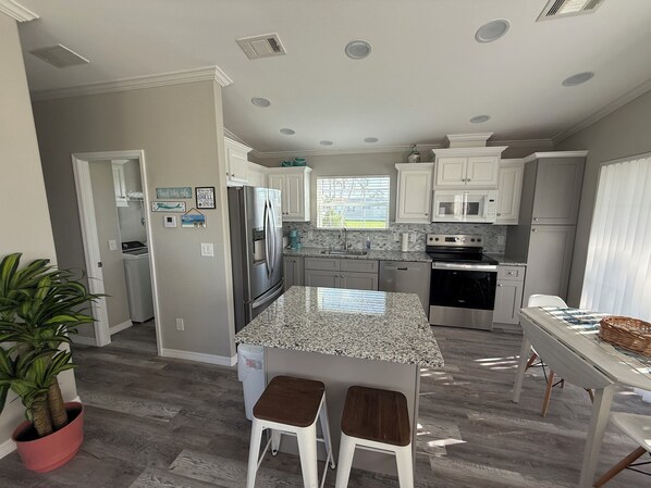 Private kitchen - 2-bed, 2 bath home in Ft Myers Beach. 24hr Guarded Entry, Pools, 1 mi to beach! (Fort Myers Beach)