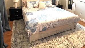 A bedroom with a bed, nightstands, a ceiling fan, and a large window with curtains. - Charming 3-bedroom house with WiFi and AC in beautiful Richmond (Richmond)