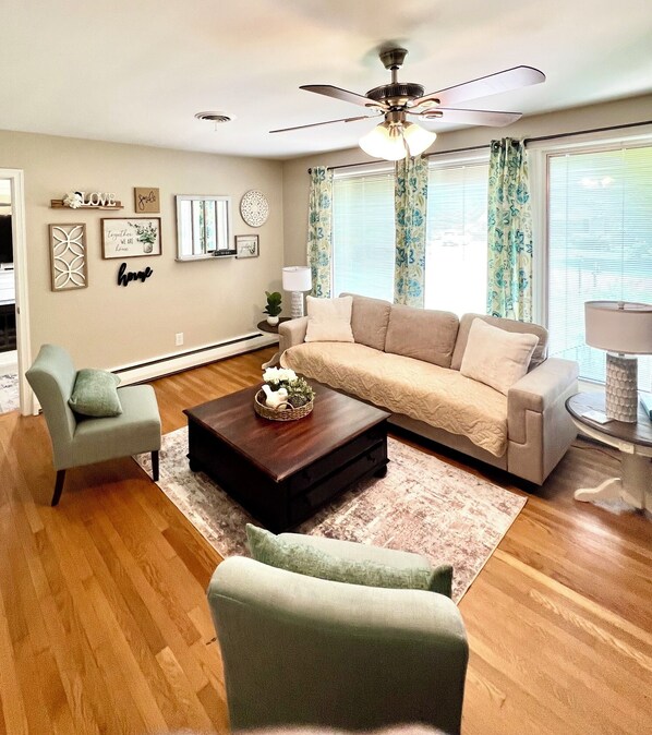 Smart TV - Charming 3-bedroom house with WiFi and AC in beautiful Richmond (Richmond)