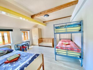 2 chambres, fer et planche Ă repasser, Wi-Fi, draps fournis