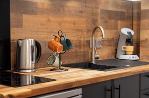 Micro-ondes, four, plaque de cuisson