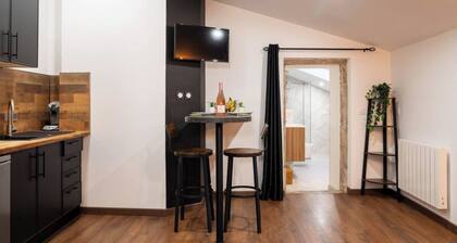 Le Sigorgne Downtown Station