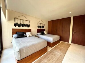 2 habitaciones, tabla de planchar con plancha, wifi y ropa de cama