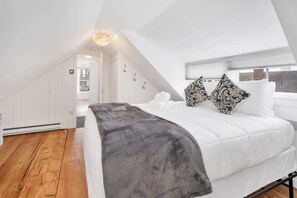 3 bedrooms, desk, iron/ironing board, WiFi