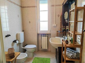 Shower, hair dryer, bidet, towels - Tuscan villa in Puccini's village • 7 guests (Torre del Lago)