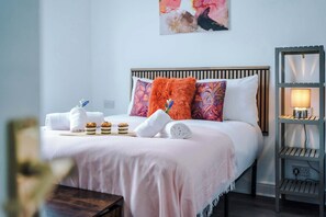 3 bedrooms, desk, iron/ironing board, WiFi