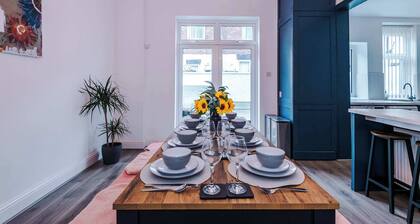 Spacious Home, Sleeps 7 in the heart of Anfield!