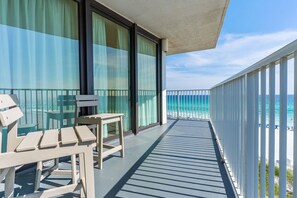 Property grounds - Rare Front Stack Remodeled 2 bedroom Gem in Mainsail- Free Beach Service! (Miramar Beach)