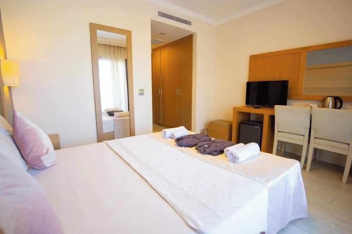 Camera Standard, balcone, vista mare | Una cassaforte in camera, Wi-Fi gratuito, lenzuola
