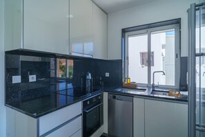 Apartment | Private kitchen - Feel Porto Classic Apartment (Porto)