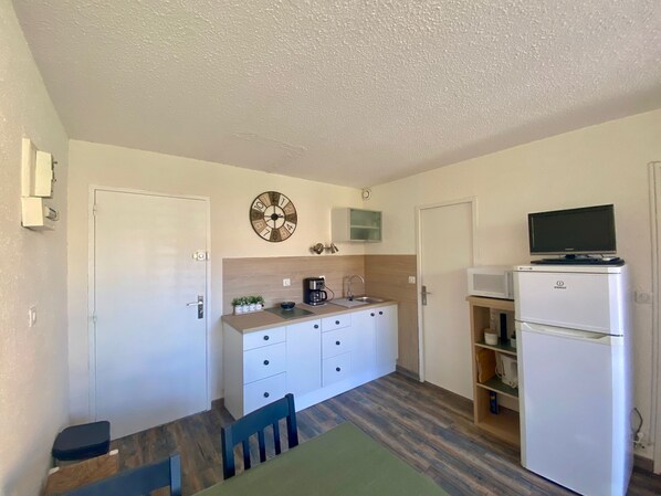 Microwave, stovetop