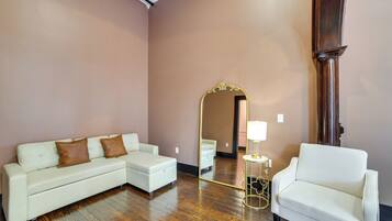 Apartment (0 Bedroom) | Interior