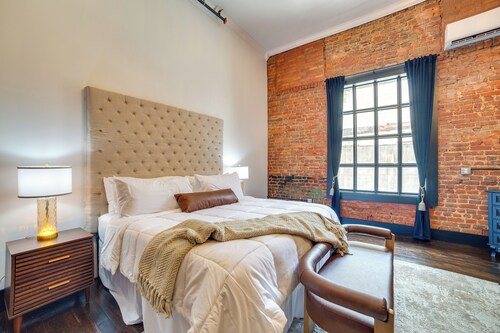 Heart of Downtown Marshall: Boutique Studio Stay!