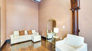 Apartment (0 Bedroom) | Interior