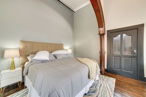 Apartment (0 Bedroom) | Interior - Steps to Shops & Dining: Downtown Marshall Studio! (Marshall)
