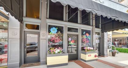 Steps to Shops & Dining: Downtown Marshall Studio!