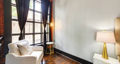 Steps to Shops & Dining: Downtown Marshall Studio!