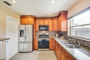 Interior - 3 Mi to Sawgrass Mills: Home w/ Lanai & Game Area (Sunrise)