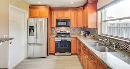 3 Mi to Sawgrass Mills: Home w/ Lanai & Game Area