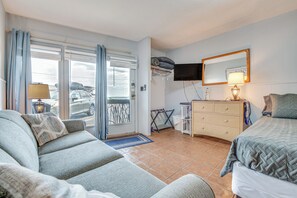 Apartment (0 Bedroom) | Interior - Walk to Old Orchard Pier: Cozy Beachfront Condo! (Old Orchard Beach)