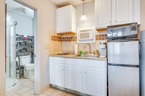 Apartment (0 Bedroom) | Interior - Walk to Old Orchard Pier: Cozy Beachfront Condo! (Old Orchard Beach)