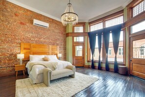 Apartment (0 Bedroom) | Front of property - Walk to Restaurants & Breweries: Marshall Studio! (Marshall)