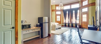 Walk to Restaurants & Breweries: Marshall Studio!