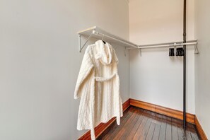 Apartment (0 Bedroom) | Interior