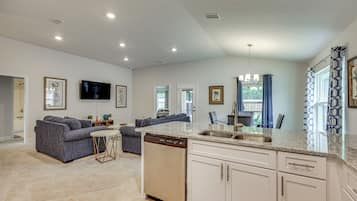 House (3 Bedrooms) | Interior