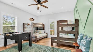 4 bedrooms, iron/ironing board, travel crib, free WiFi