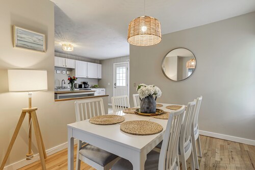 Walk to Downtown: Wakefield Haven Near Beaches