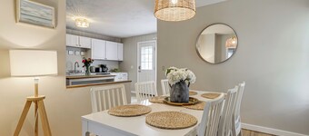 Walk to Downtown: Wakefield Haven Near Beaches