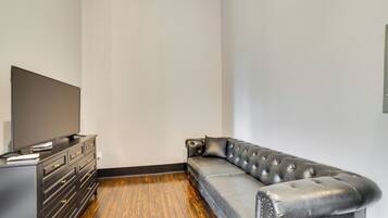 Apartment (0 Bedroom) | Interior