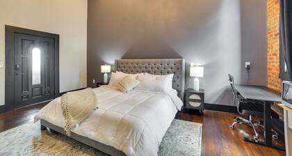 Boutique Studio Stay in the Heart of Marshall!