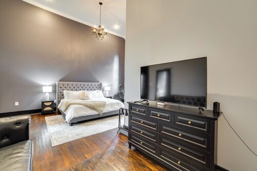 Boutique Studio Stay in the Heart of Marshall!