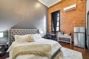 Interior - Boutique Studio Stay in the Heart of Marshall! (Marshall)