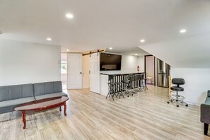 Apartment (5 Bedrooms) | Interior - Walkable Abode in Stroudsburg's Business District! (Stroudsburg)