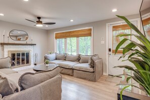 House (4 Bedrooms) | Interior - Game Room & Deck: Family Home in Tobyhanna! (Tobyhanna)