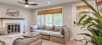 Game Room & Deck: Family Home in Tobyhanna!