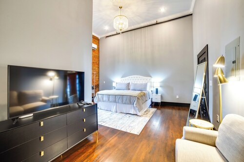 Historic Downtown Marshall: Efficient Studio Space