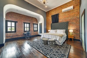 Interior - Historic Downtown Location: Marshall Studio Escape (Marshall)